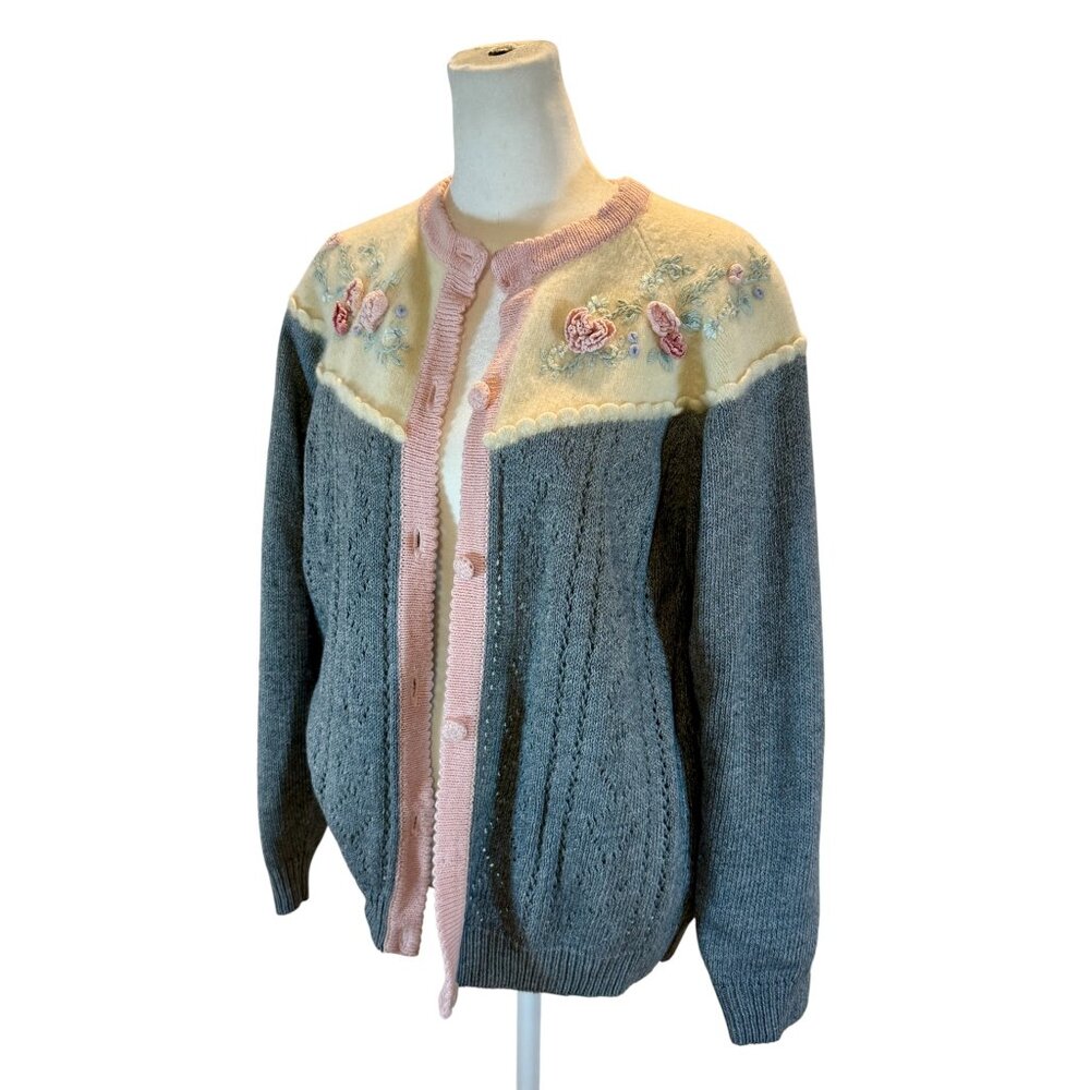 Charming Floral vintage cardigan, beautifully hand-embroidered